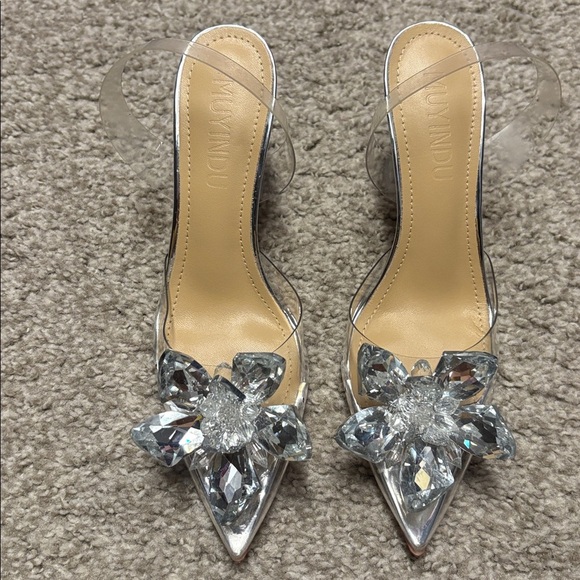 Clear pointed-toe heels with Transparent Crystal flower Embellishment - Picture 1 of 6